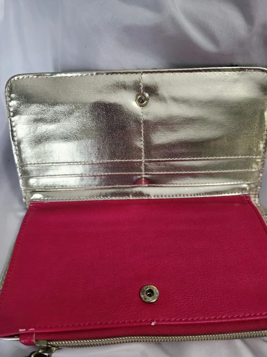 Betsey Johnson Black Floral Zip Wallet with Pink Heart Pin - Picture 9 of 12